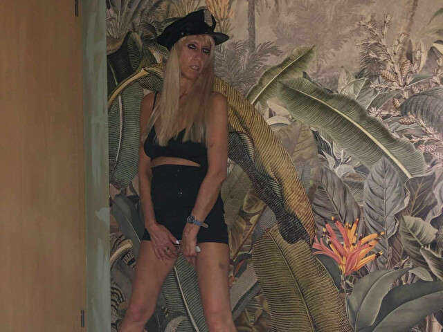 SAARTJE22 free sexy photo