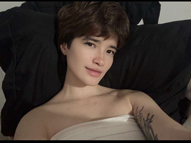 CLOEDUDLEY free sexy photo