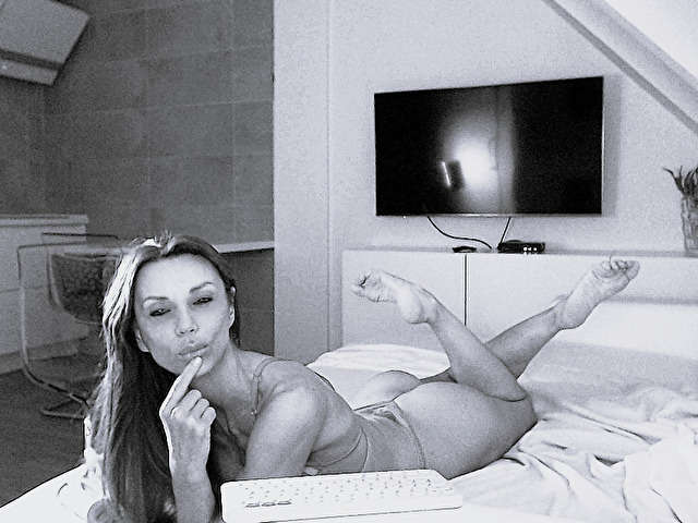 MONIKAPRICE free hard sexy photo