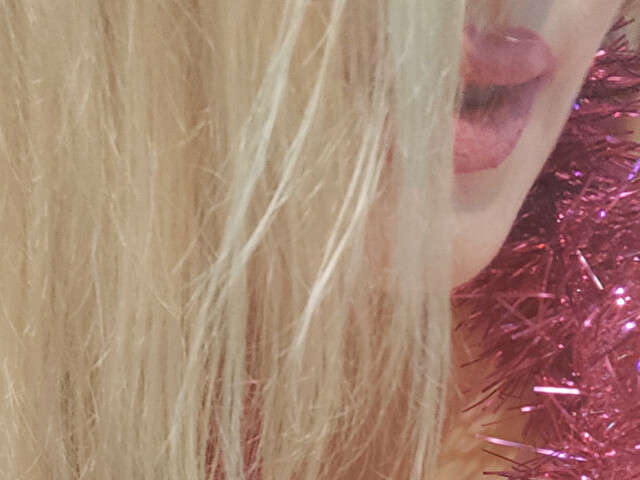 8USTYJ0ELLE free sexy photo