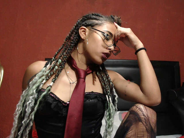 COURTNEYLEOA free sexy photo