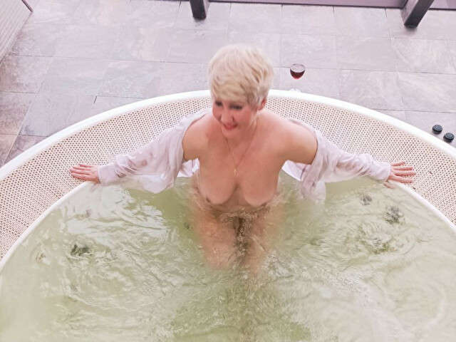 BLONDNELLY free hard sexy photo