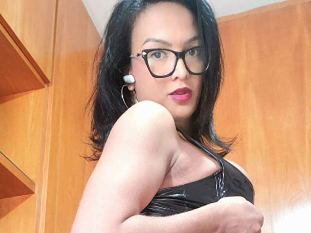 MICHELYSTAR free sexy photo
