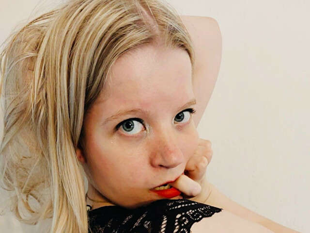 MISSESYINTHE free sexy photo