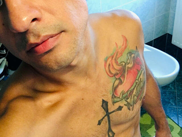CRYEMANU free sexy photo