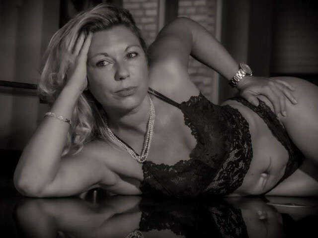 FLEURTJE free sexy photo