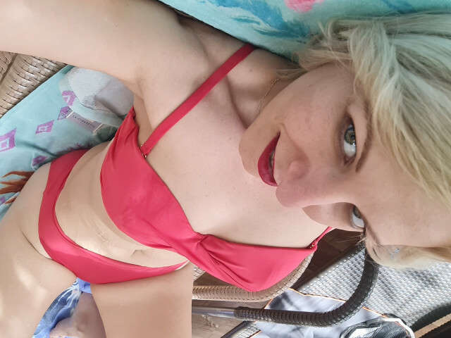MELISSAKAROL free sexy photo