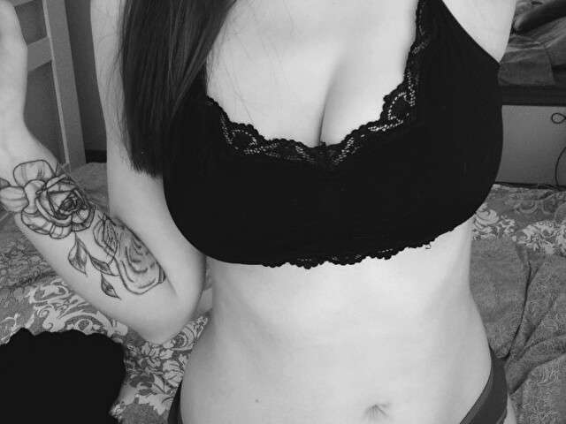CROPCUT free sexy photo