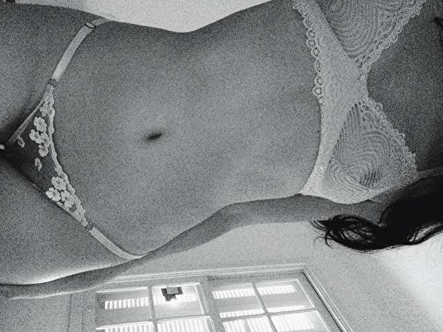 HMISSSARAH free sexy photo