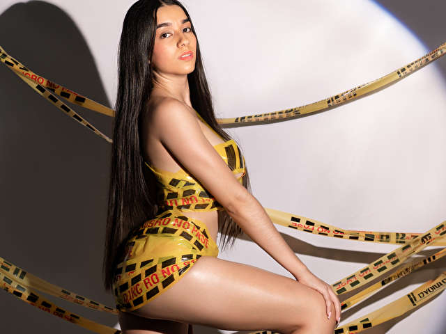 CAROLINECOSE free sexy photo