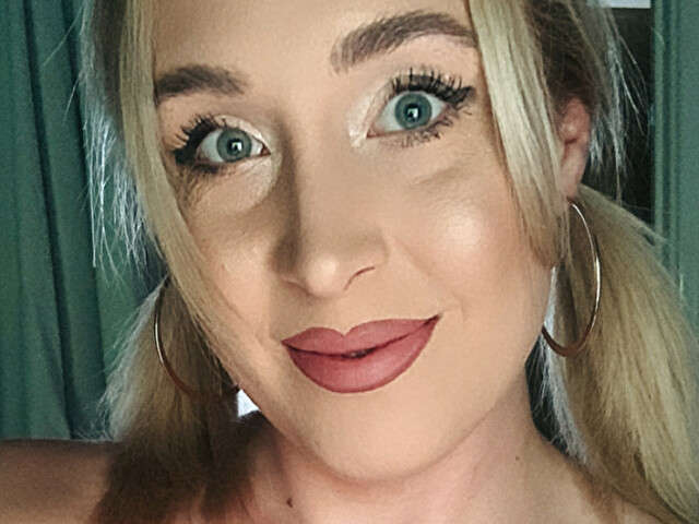 HORNYLAURA93 free hard sexy photo