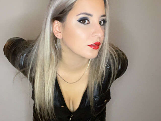 LOVELYYMIAA free sexy photo