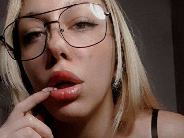 SELEN free sexy photo