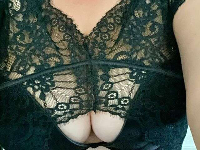 LIZZYSEXY free sexy photo