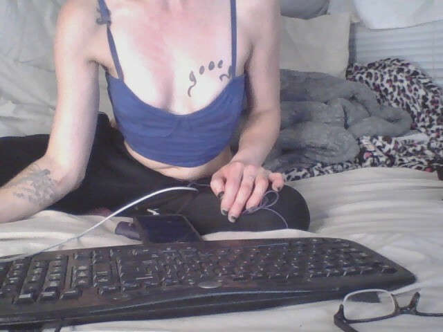 QUEENBTCH free sexy photo