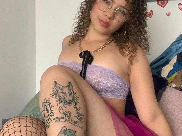 LATINBLONDE free sexy photo