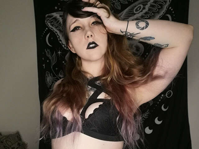 TITSANDTAROT free sexy photo