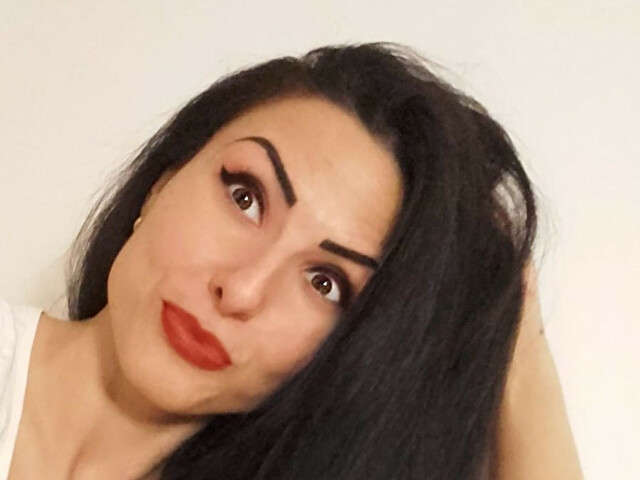 ARYANNAQUEEN free sexy photo