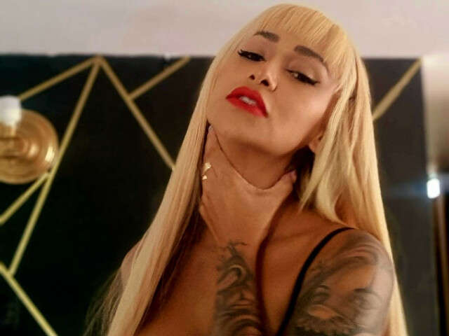 MIABRUNETTE free sexy photo