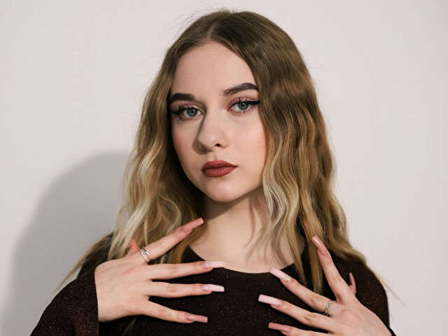 SEXYMEYES free sexy photo