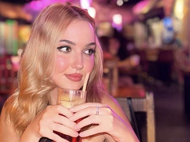 MONALIZA free sexy photo