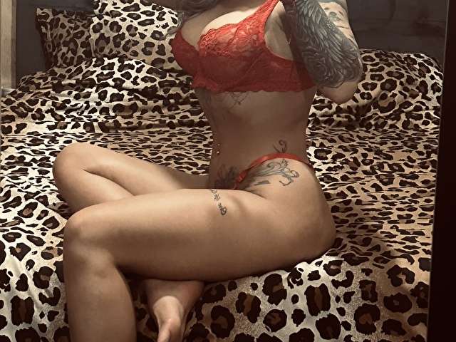 ELLYNICOLE1 free sexy photo