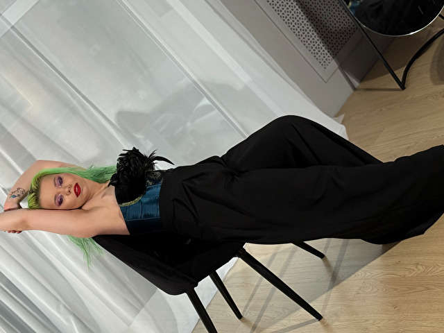 FUNNYVIBEE free sexy photo