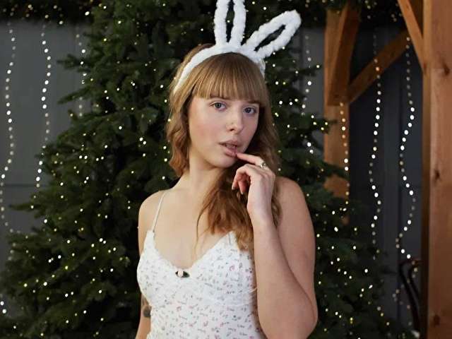 EMILYSWEETIE free sexy photo