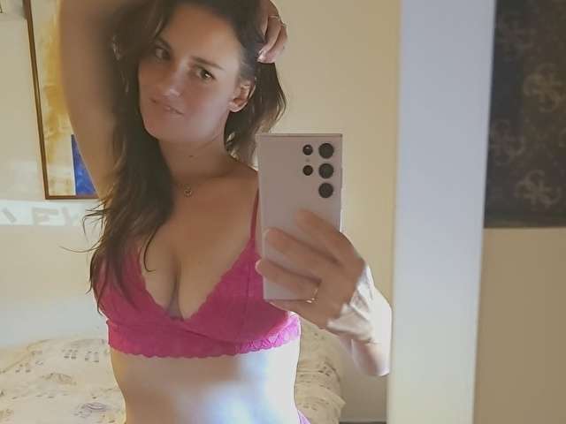 YAHLIVA free sexy photo