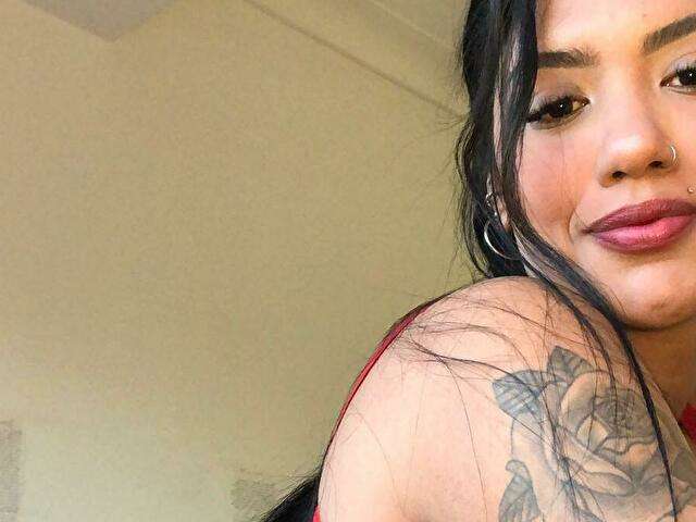 JULIESEDUCE free sexy photo