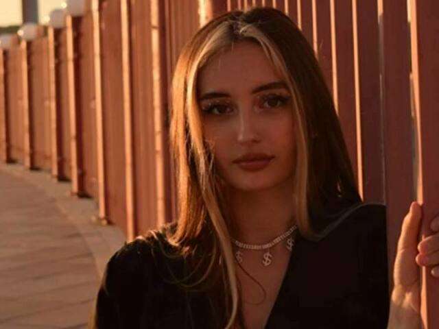JIIGGLY free sexy photo