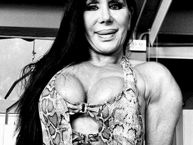 MUSCLELATINA free sexy photo