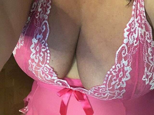 CURVYBELLA90 free sexy photo