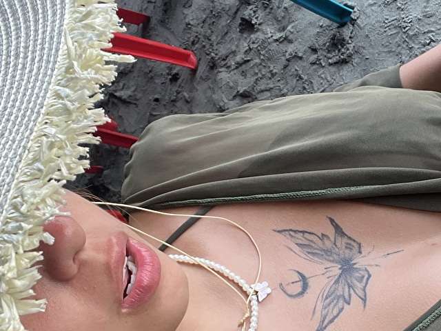 CLAIRERYAN free sexy photo