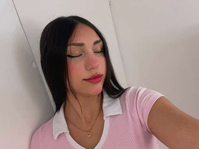 EMMAROBINSON free sexy photo