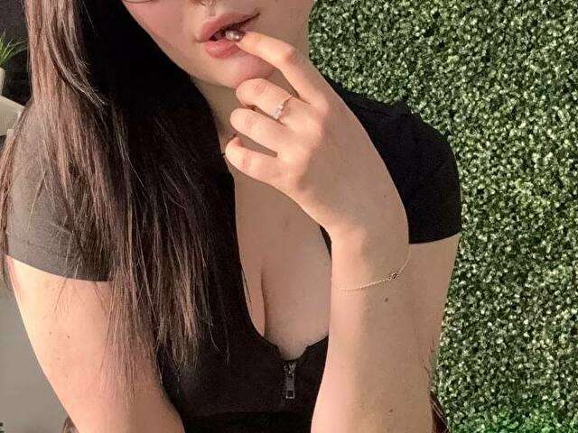 MILLIE free hard sexy photo