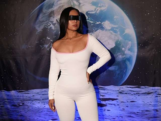 LUCIANAA1 free sexy photo