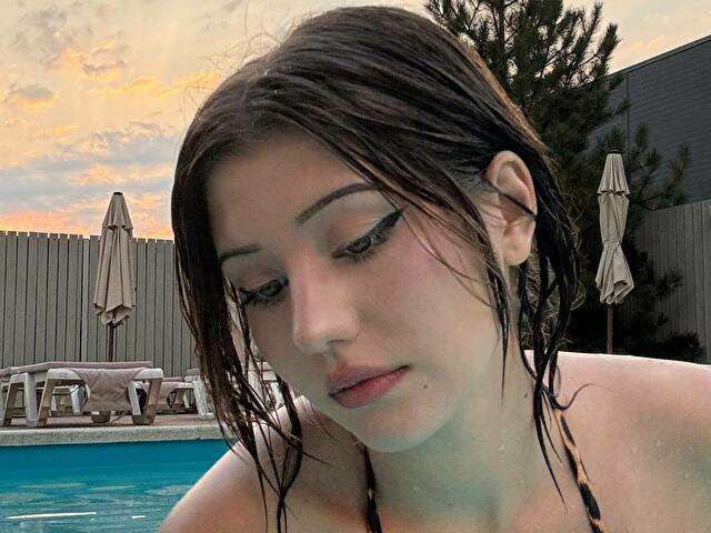EVELINAVLUV free sexy photo