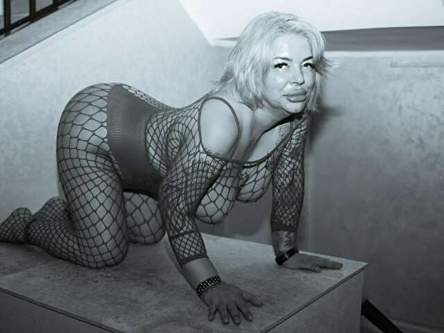 HOTMOMMAMILA free hard sexy photo