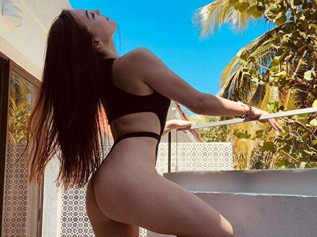 YOURALISA free sexy photo