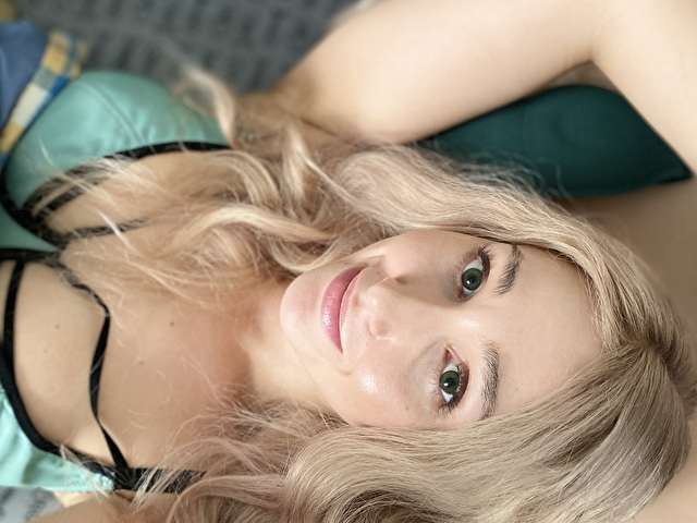 CAROLMAY free sexy photo