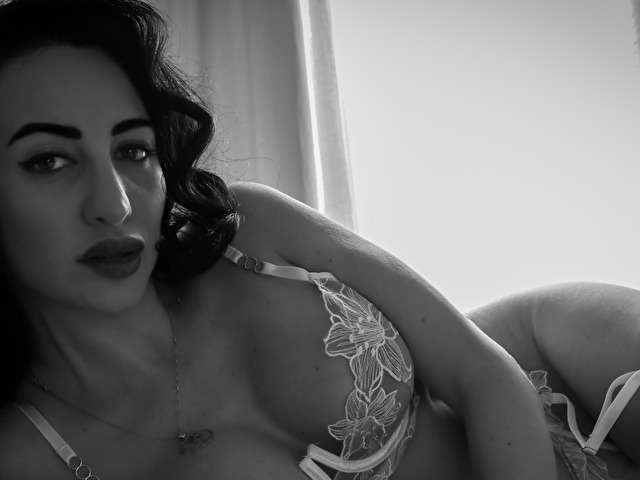 CARLAREYS free sexy photo