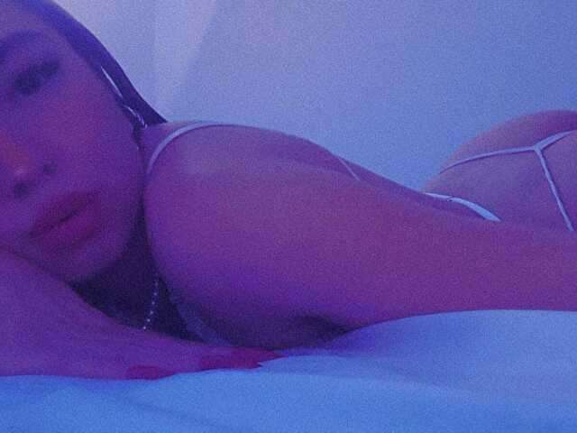 IVONNESAENZ free sexy photo