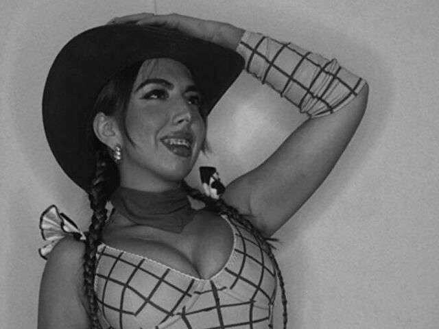 IVONNESAENZ free sexy photo