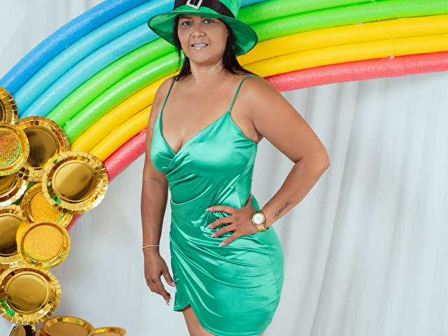 EMILLYLIM free sexy photo
