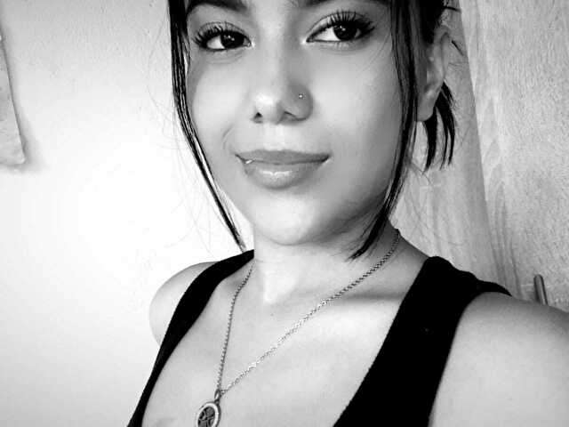 NIKOLEGOMEZ free sexy photo