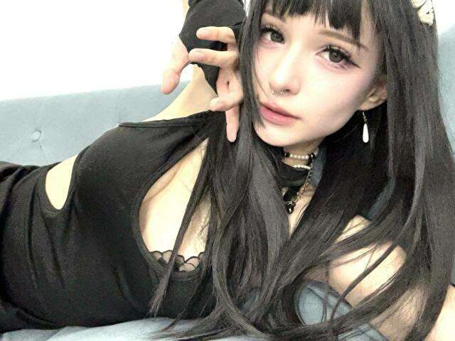 YUNABLOSSOM free sexy photo