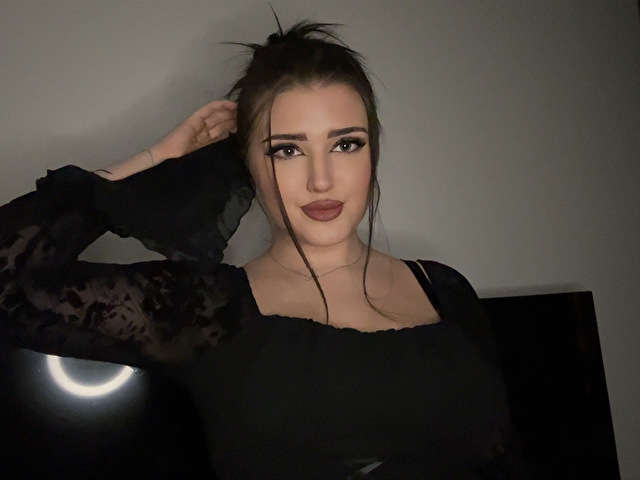 MIAKISS22 free sexy photo