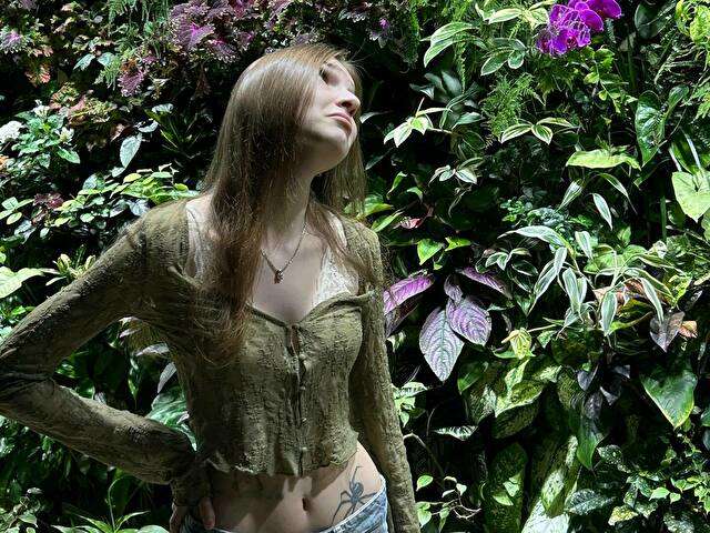 AMELIAMORE1 free sexy photo
