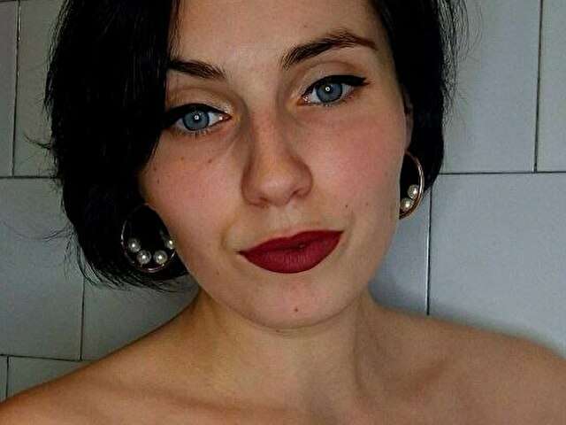 KAMILI free sexy photo
